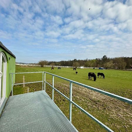Glamping - Stylova Maringotka V Srdci Ladova Kraje, Pobliz Hlavniho Mesta Prahy Stribrna Skalice Esterno foto