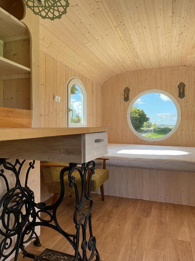 Glamping - Stylova Maringotka V Srdci Ladova Kraje, Pobliz Hlavniho Mesta Prahy Stribrna Skalice Esterno foto