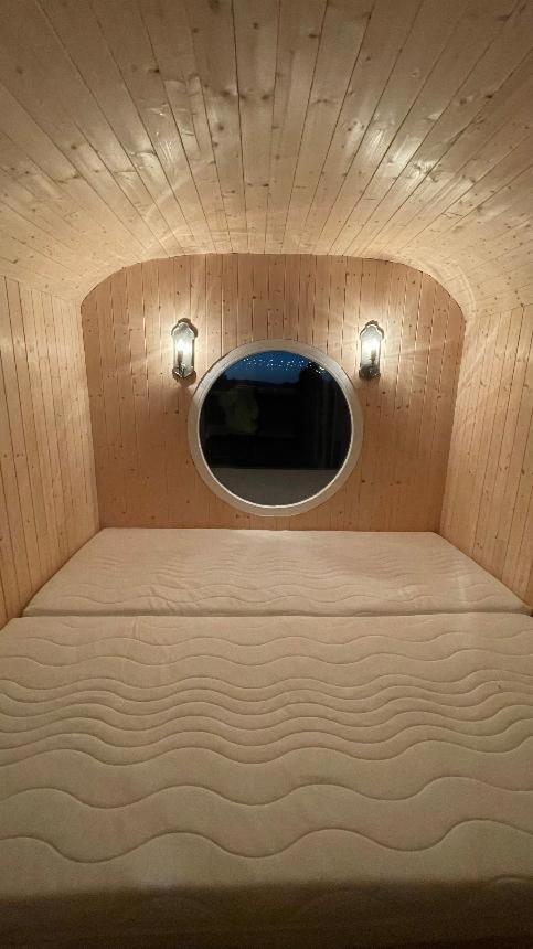 Glamping - Stylova Maringotka V Srdci Ladova Kraje, Pobliz Hlavniho Mesta Prahy Stribrna Skalice Esterno foto