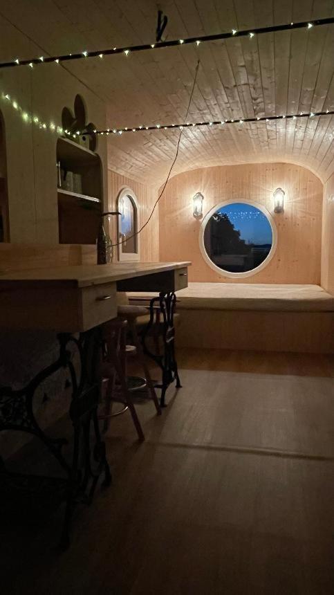 Glamping - Stylova Maringotka V Srdci Ladova Kraje, Pobliz Hlavniho Mesta Prahy Stribrna Skalice Esterno foto