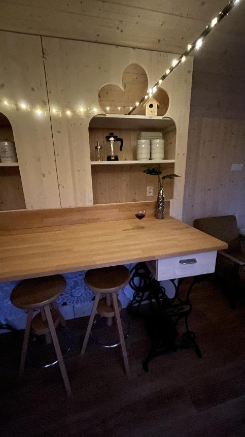 Glamping - Stylova Maringotka V Srdci Ladova Kraje, Pobliz Hlavniho Mesta Prahy Stribrna Skalice Esterno foto