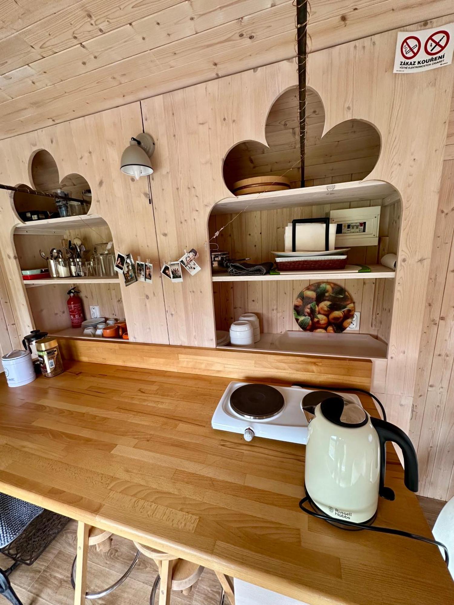 Glamping - Stylova Maringotka V Srdci Ladova Kraje, Pobliz Hlavniho Mesta Prahy Stribrna Skalice Esterno foto